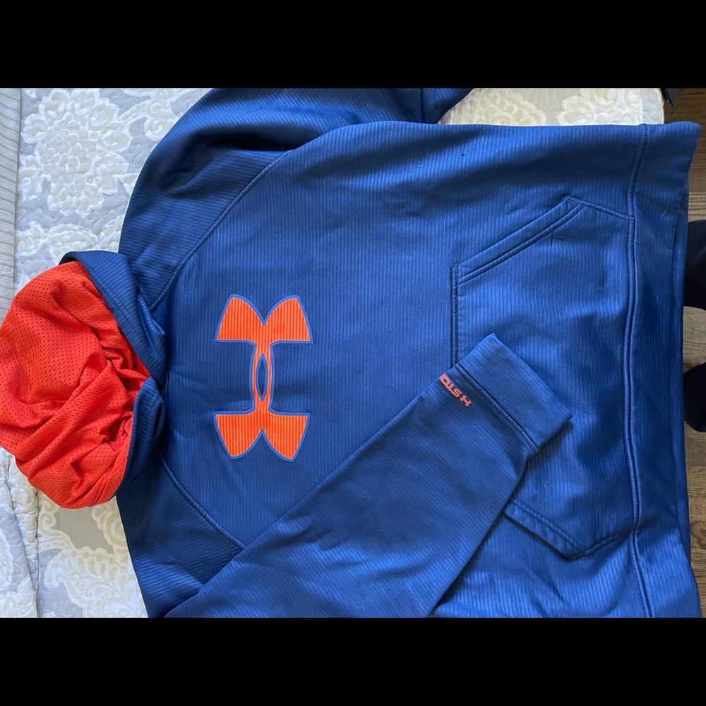 Boys Under Armour sweatshirt